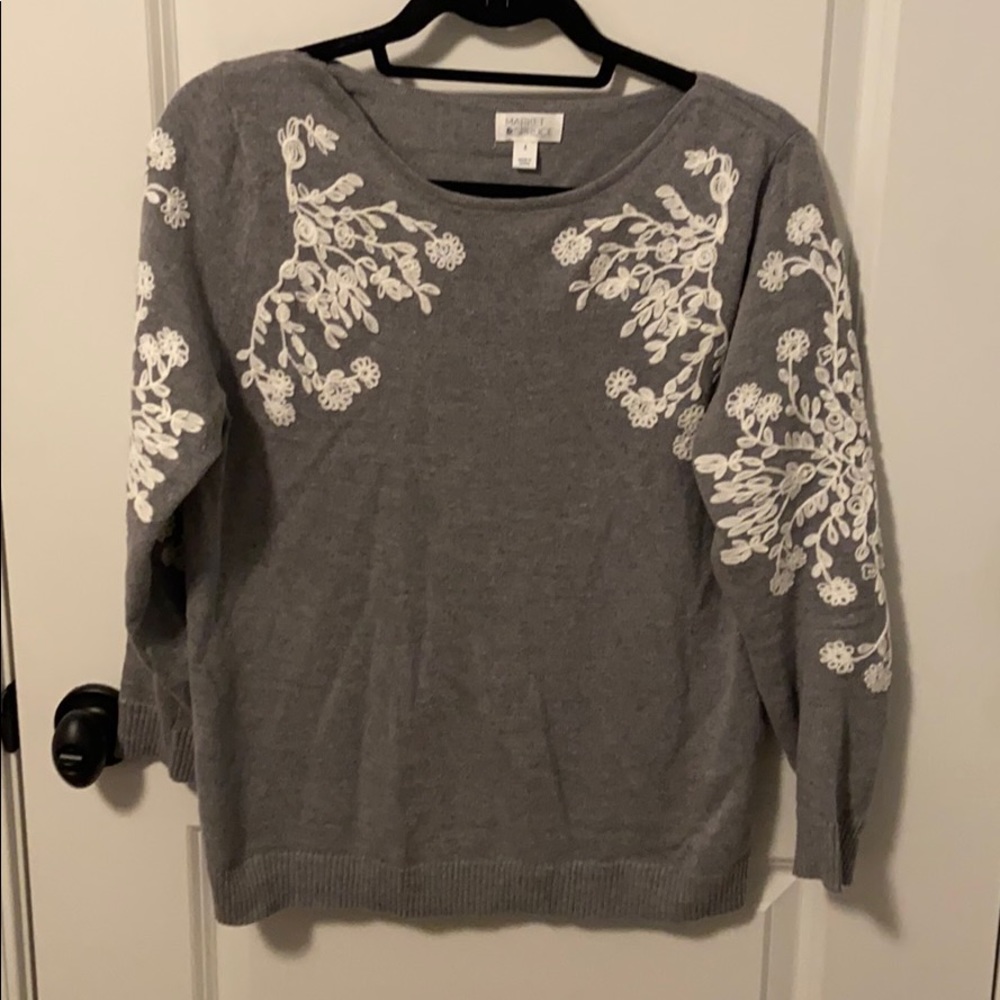 Market & Spruce gray, floral sweater. Size S!